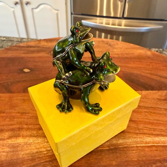 Enamel Double Frog Trinket Box Green Frogs jeweled eyes - Picture 2 of 8